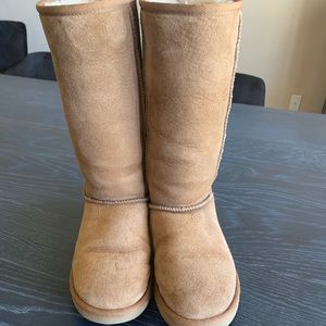 UGG Tall Boots Classic Tan Brown Size 7 or 8